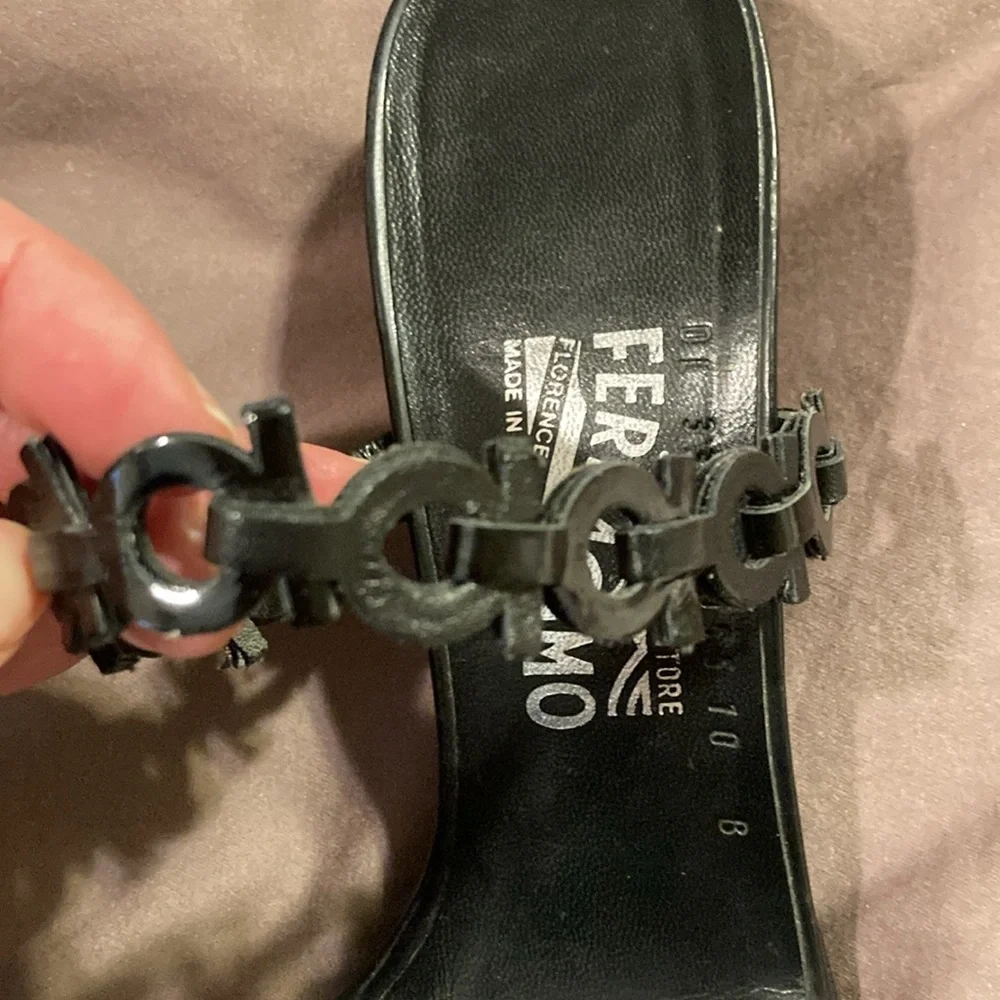 Salvatore Ferragamo kitten heel leather patent vinyl sandals Black size 8 - Picture 11 of 11